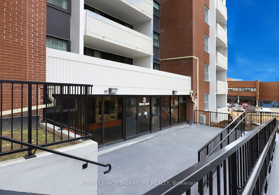 3-massey-square-east-york-ontario-e12923242