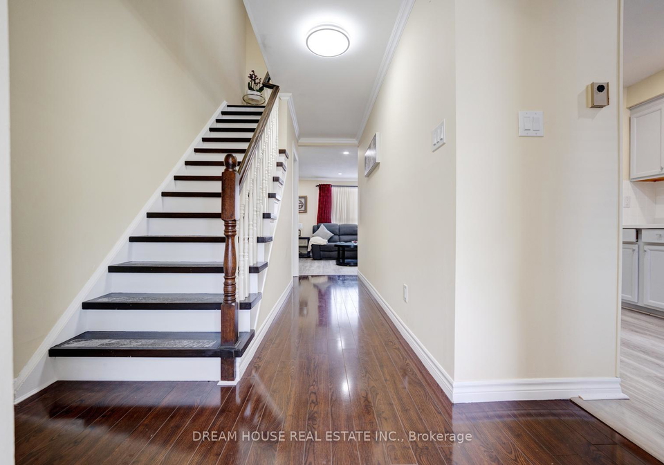 1655-geta-circle-pickering-ontario-e12923838