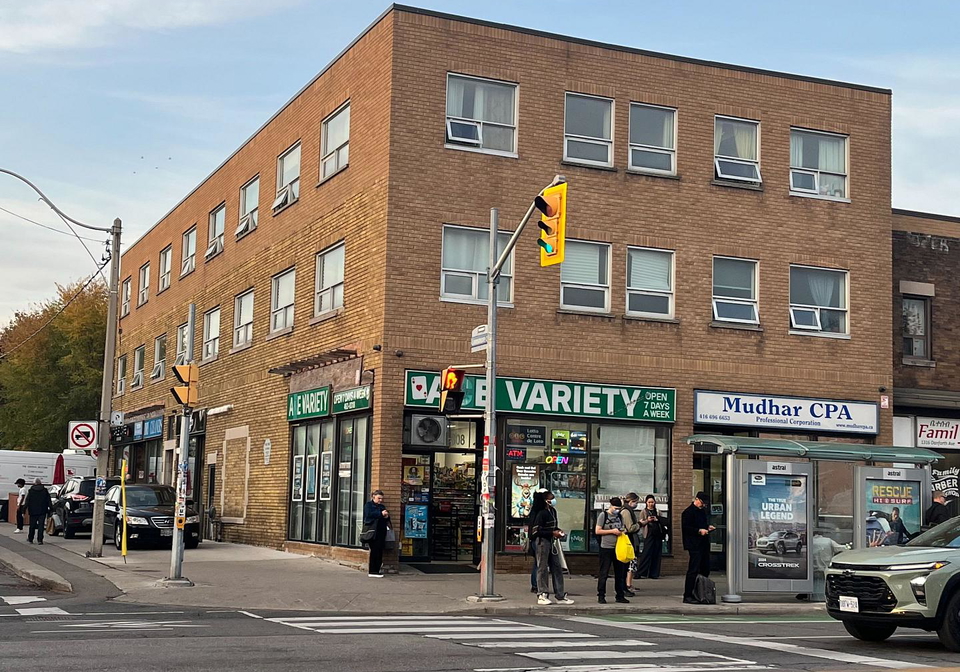 3-linnsmore-crescent-east-york-ontario-e12924468