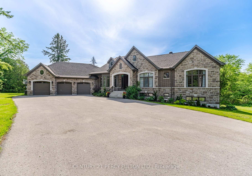 3905-sideline-14-pickering-ontario-e12926156
