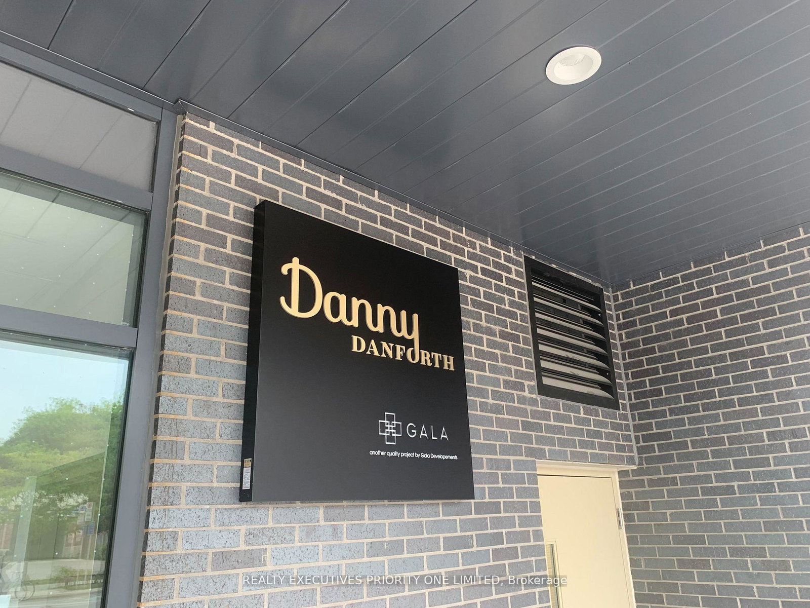 2369-danforth-avenue-toronto-ontario-e12931160