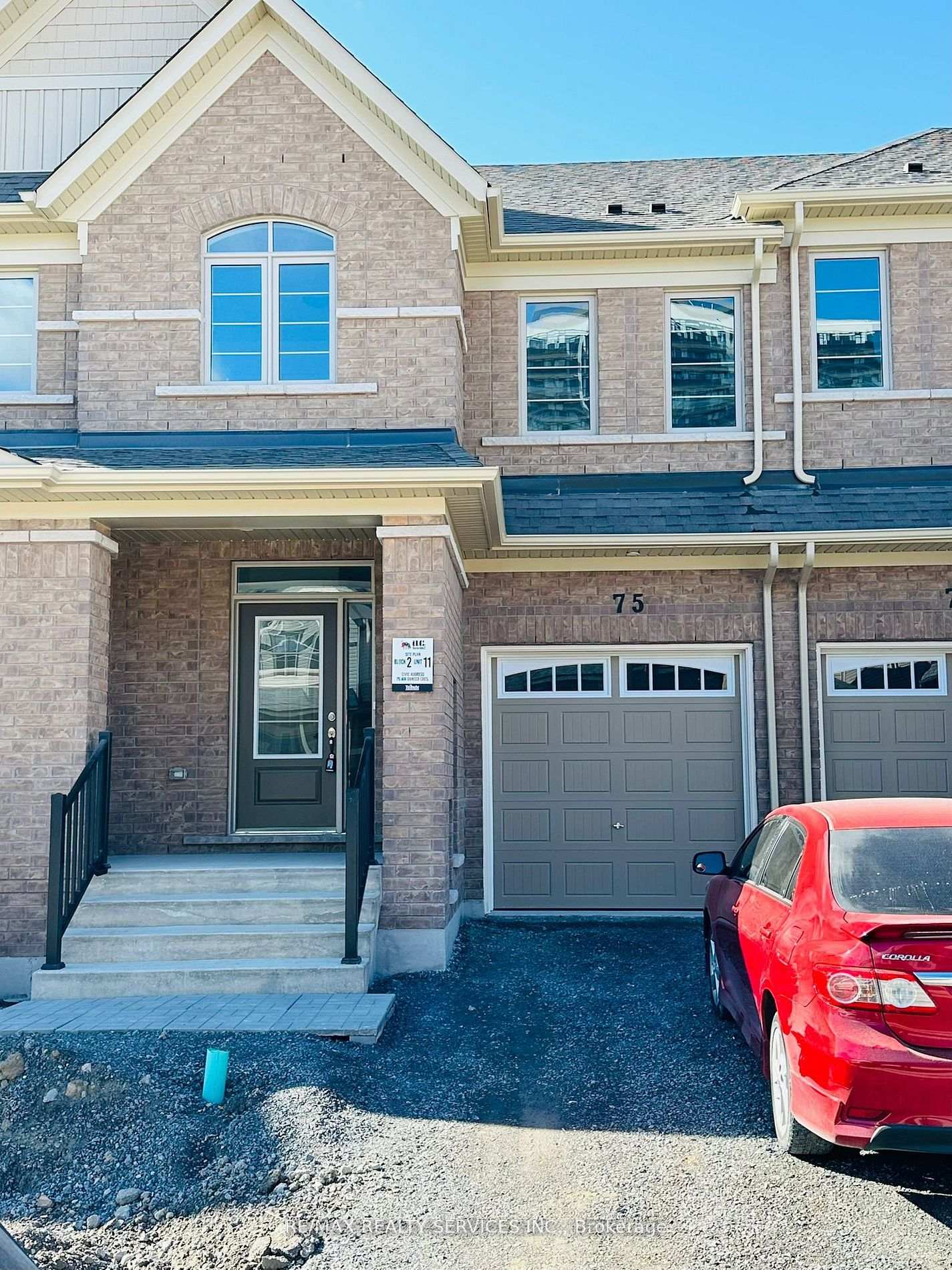 75-air-dancer-crescent-oshawa-ontario-e12931756