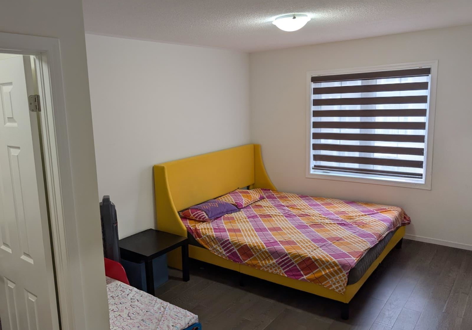 1-windflower-wy-whitby-ontario-e12932096