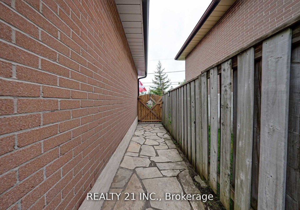 812-sanok-drive-pickering-ontario-e12933182