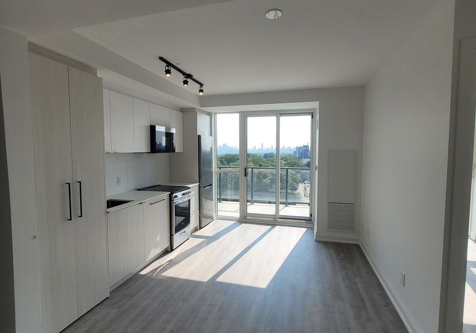 2369-danforth-avenue-toronto-ontario-e12938532