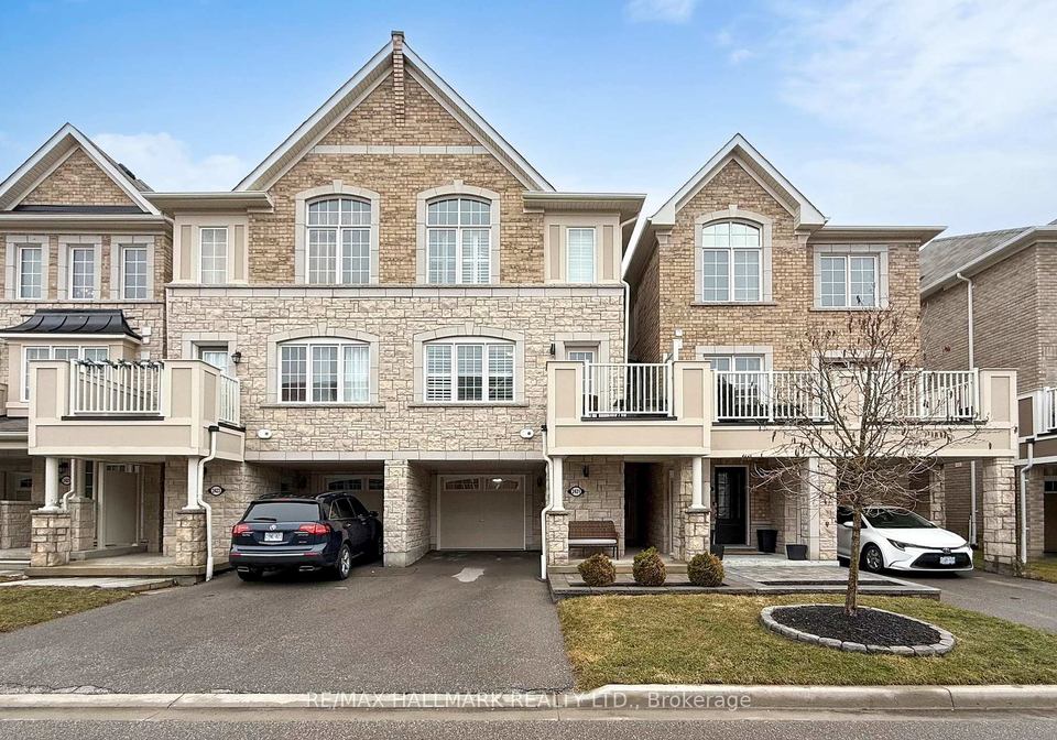 2421-fall-harvest-crescent-pickering-ontario-e12947430