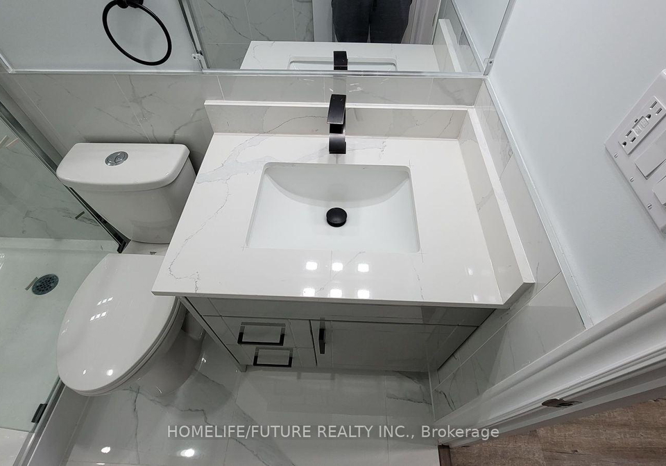 12-wilsongary-circle-ajax-ontario-e12948146
