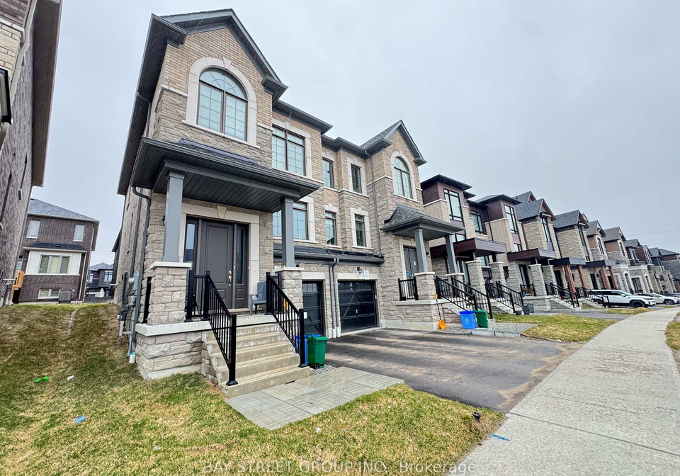 1034-valhalla-terrace-pickering-ontario-e12949280
