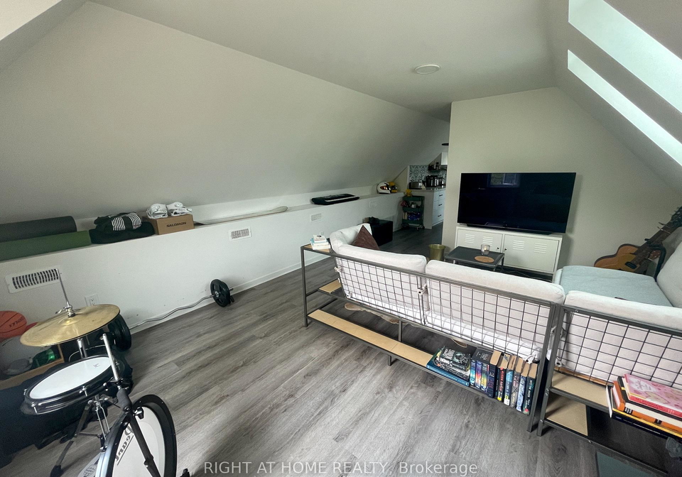 1258-broadview-avenue-east-york-ontario-e12952474
