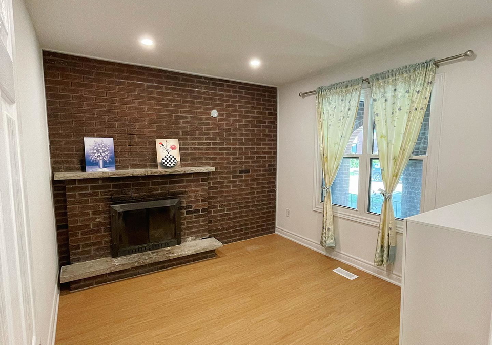 48-torrens-avenue-east-york-ontario-e12956634