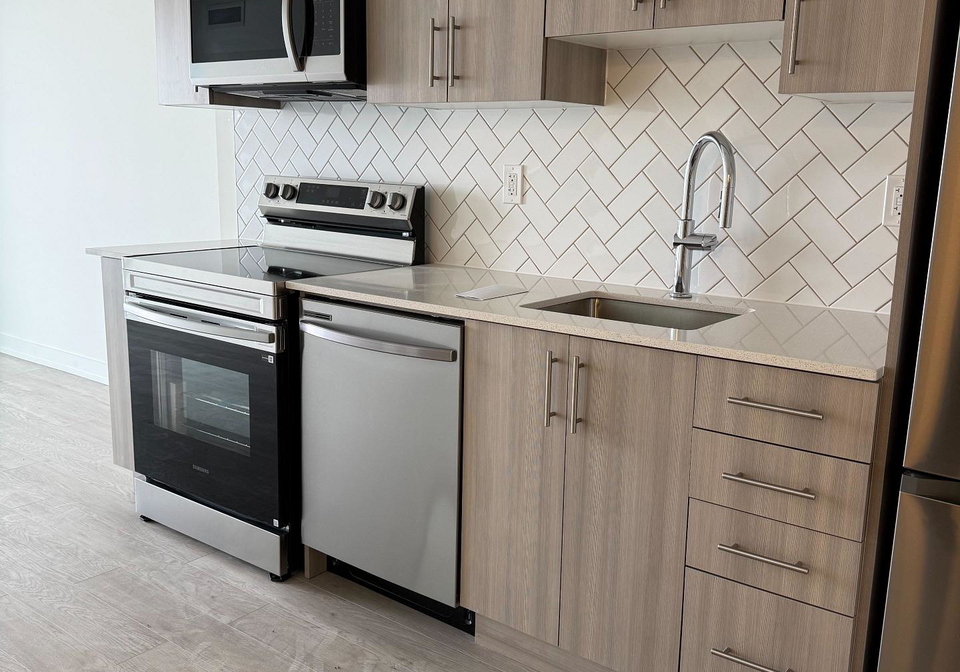 1010-sandy-beach-road-pickering-ontario-e12957594