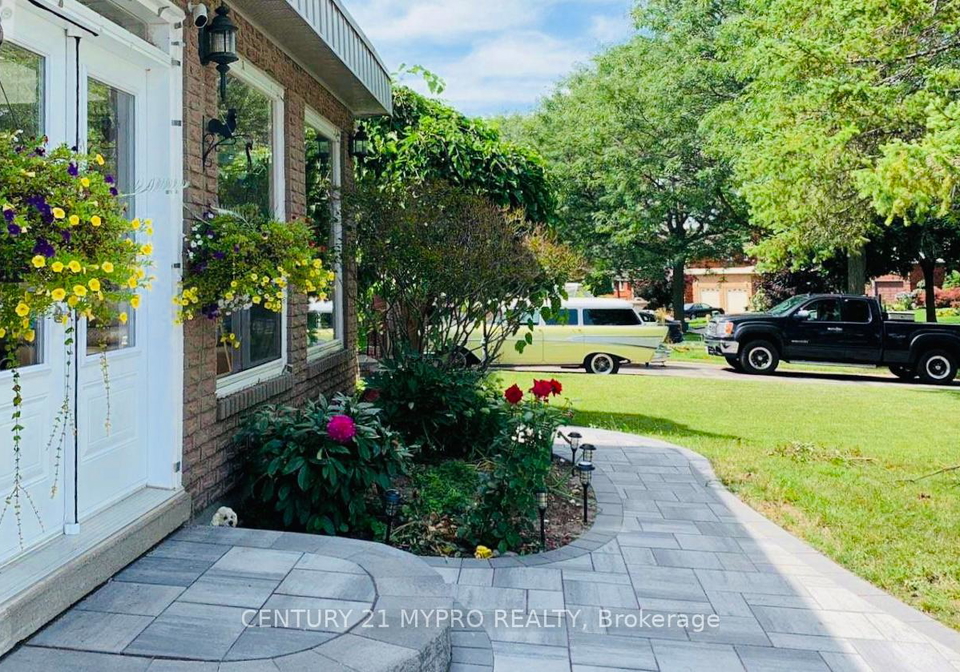 575-lombardy-avenue-oshawa-ontario-e12958376