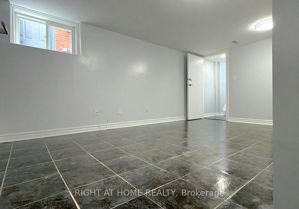 408-strathmore-boulevard-east-york-ontario-e12968682