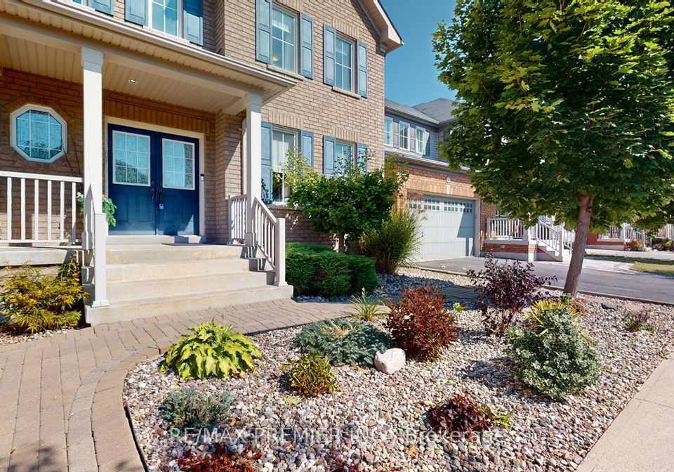 2307-pilgrim-square-oshawa-ontario-e12968752