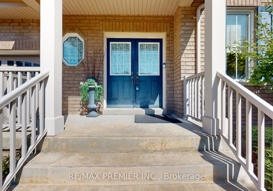 2307-pilgrim-square-oshawa-ontario-e12968752