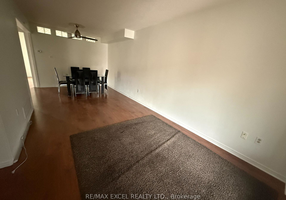 18-ducatel-crescent-ajax-ontario-e12969466
