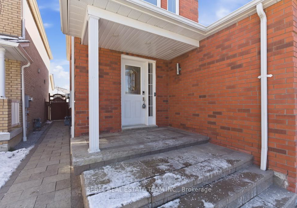 11-booth-crescent-ajax-ontario-e12969628