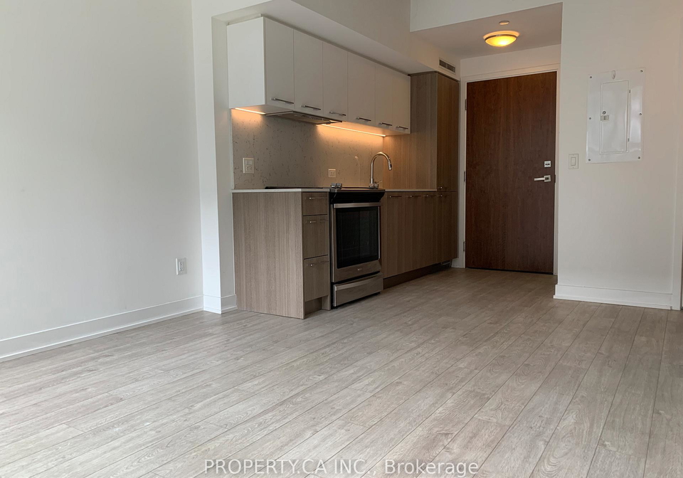 30-baseball-place-toronto-ontario-e12969908