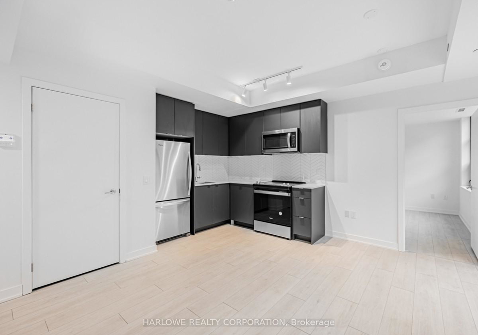 1612-charles-street-whitby-ontario-e12970364