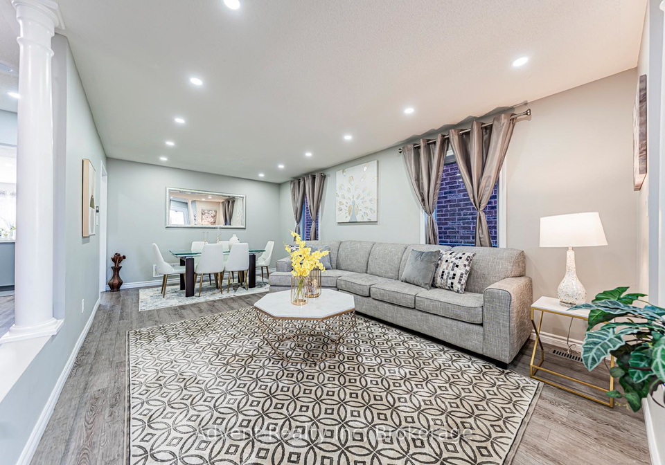 16-hibbard-drive-ajax-ontario-e12971194