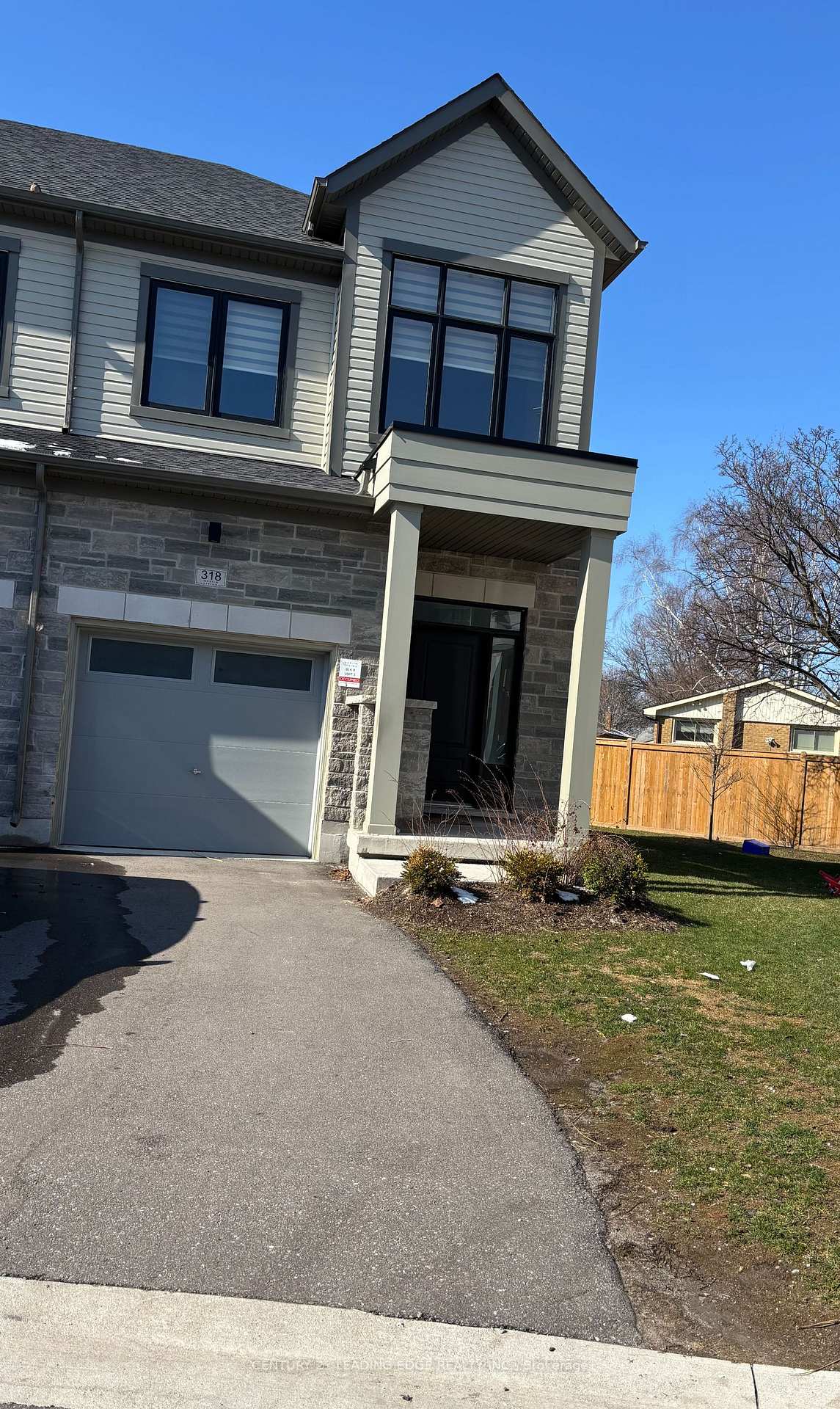 318-okanagan-path-oshawa-ontario-e12973432