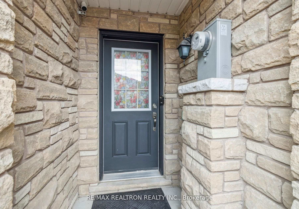 33-pidgeon-street-scarborough-ontario-e12975306
