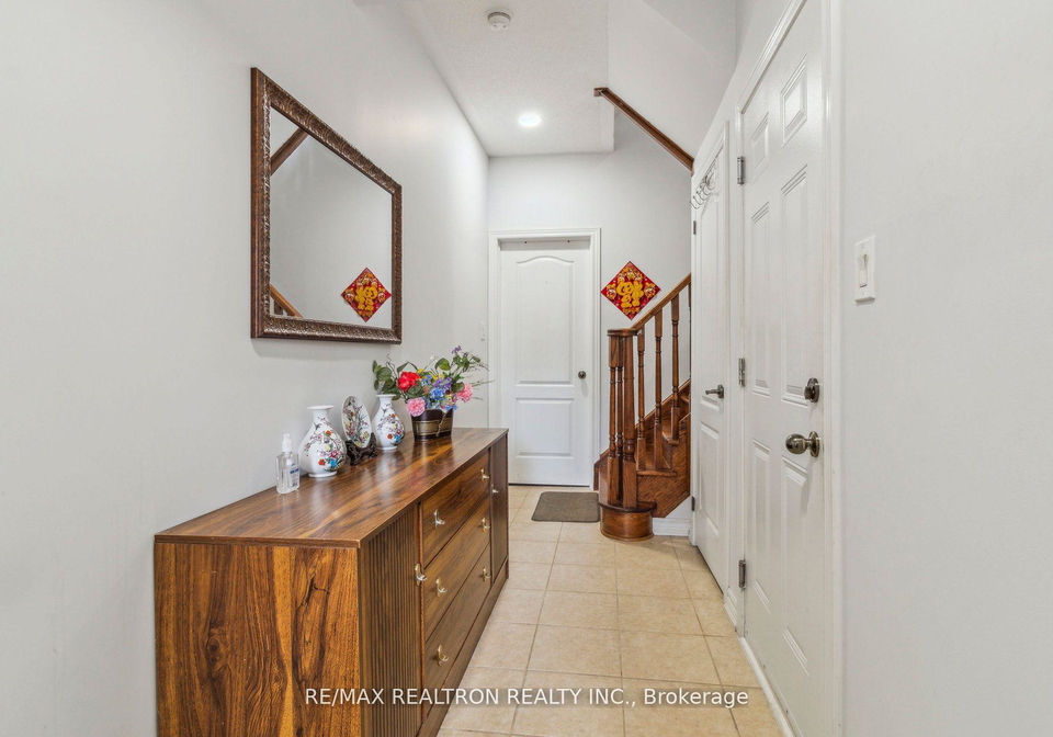 33-pidgeon-street-scarborough-ontario-e12975306