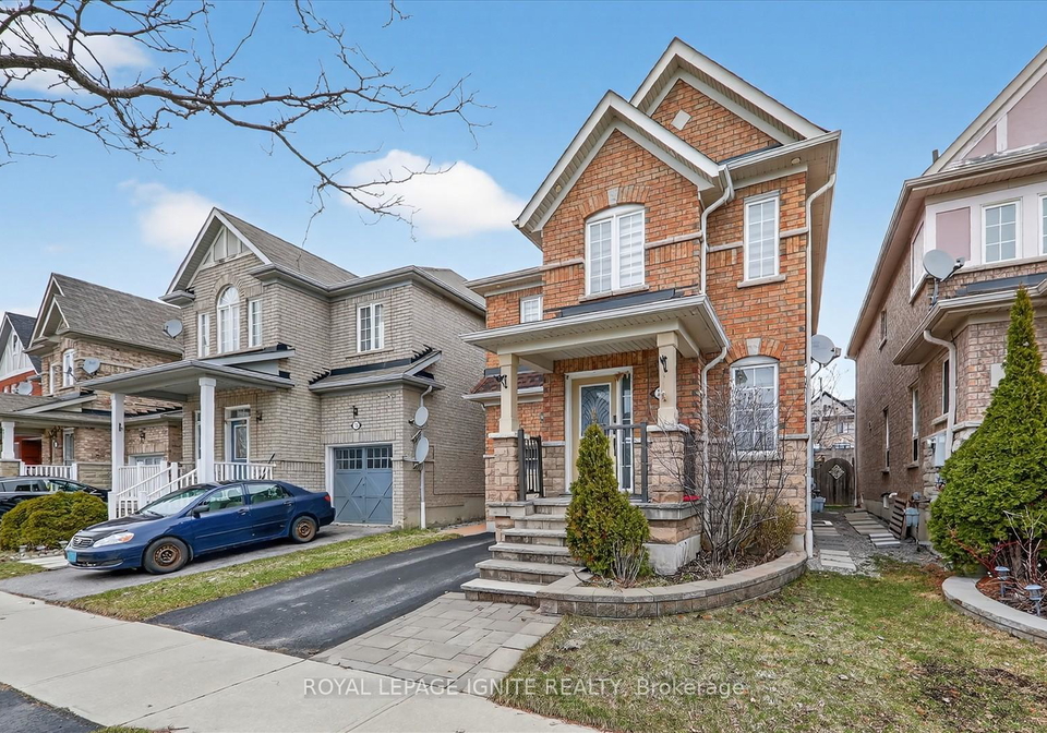 73-feint-drive-ajax-ontario-e12976816