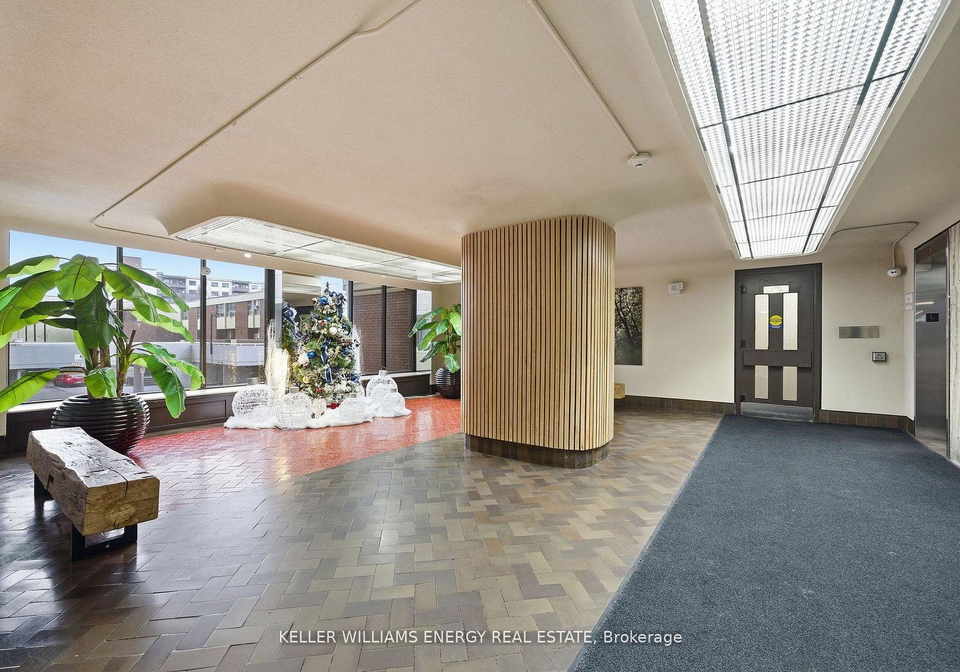 1-massey-square-east-york-ontario-e12978820