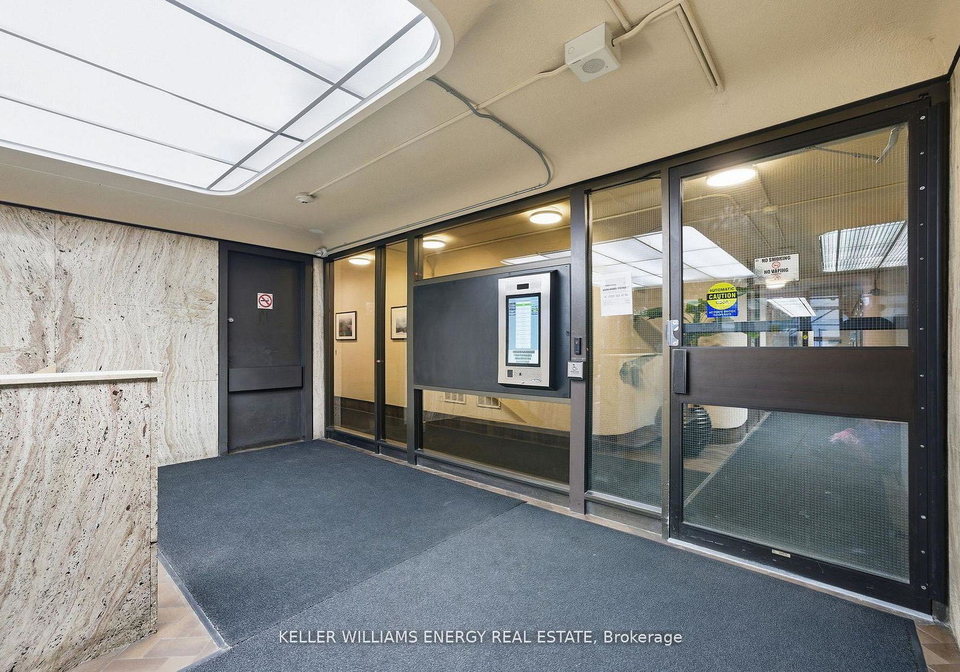 1-massey-square-east-york-ontario-e12978820