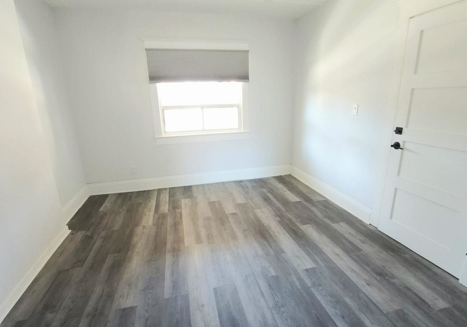 137-glenmore-road-toronto-ontario-e12980078