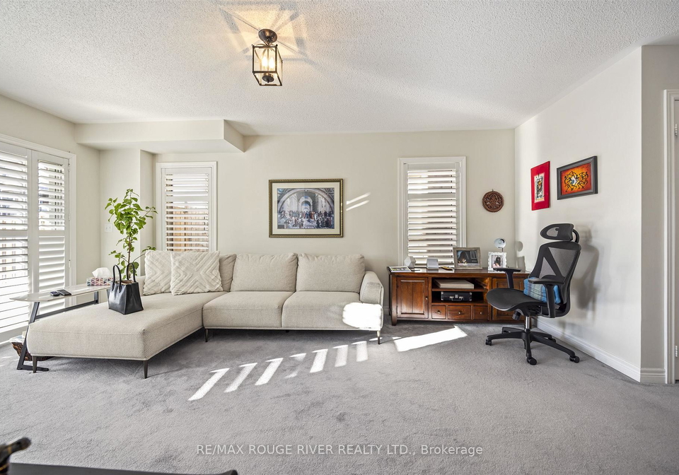 1721-carousel-drive-pickering-ontario-e12981198