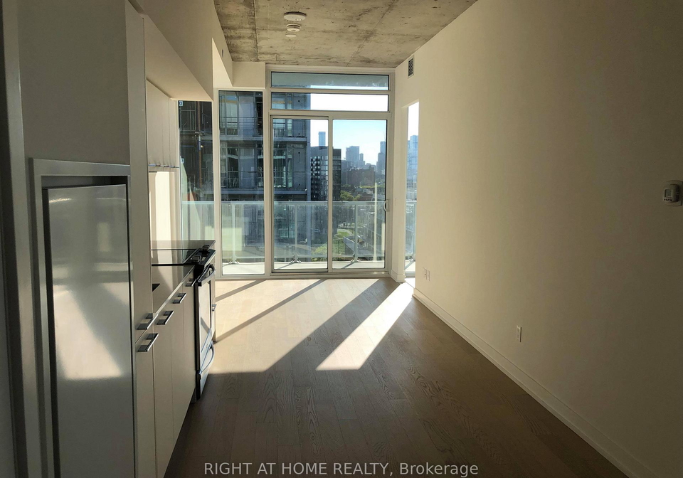 25-baseball-place-toronto-ontario-e12985774