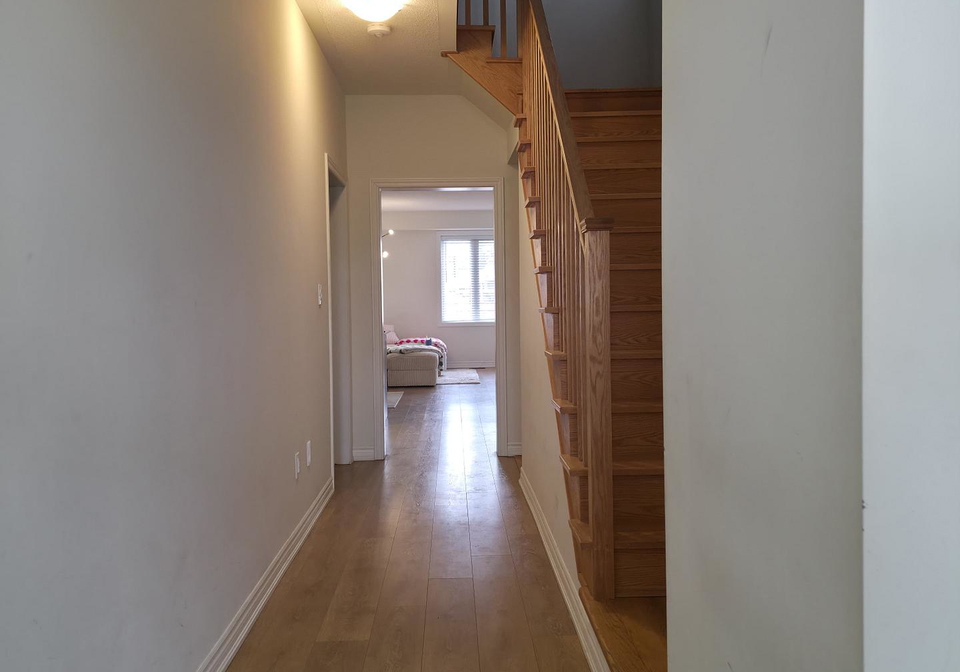 258-okanagan-path-oshawa-ontario-e12988500