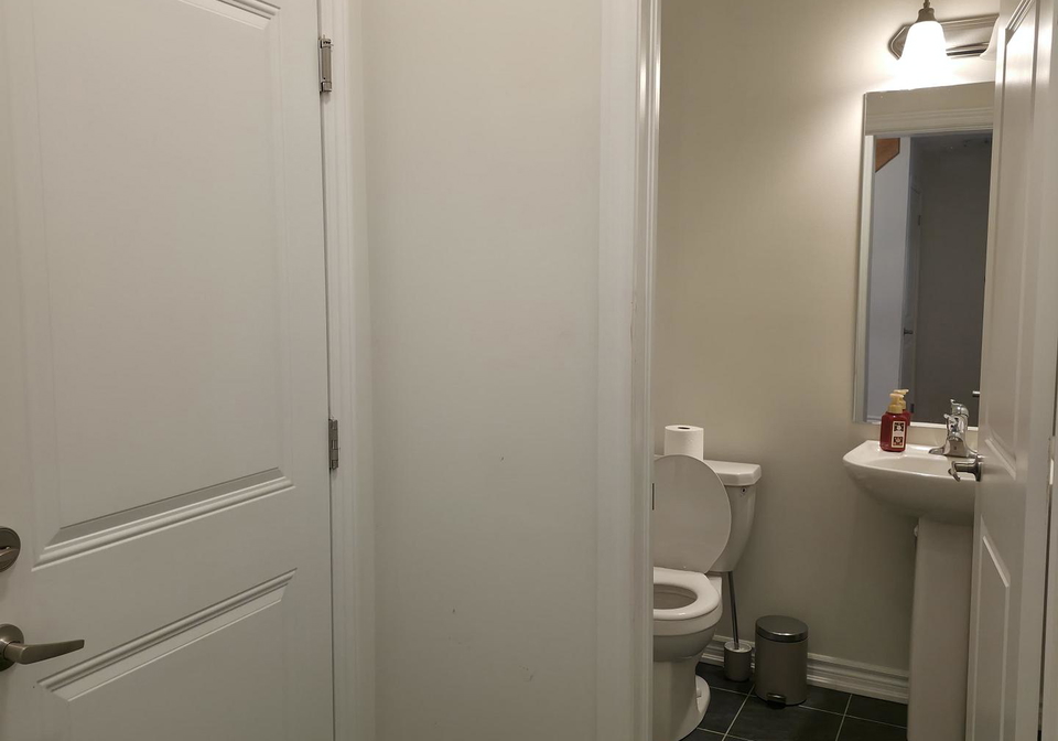 258-okanagan-path-oshawa-ontario-e12988500