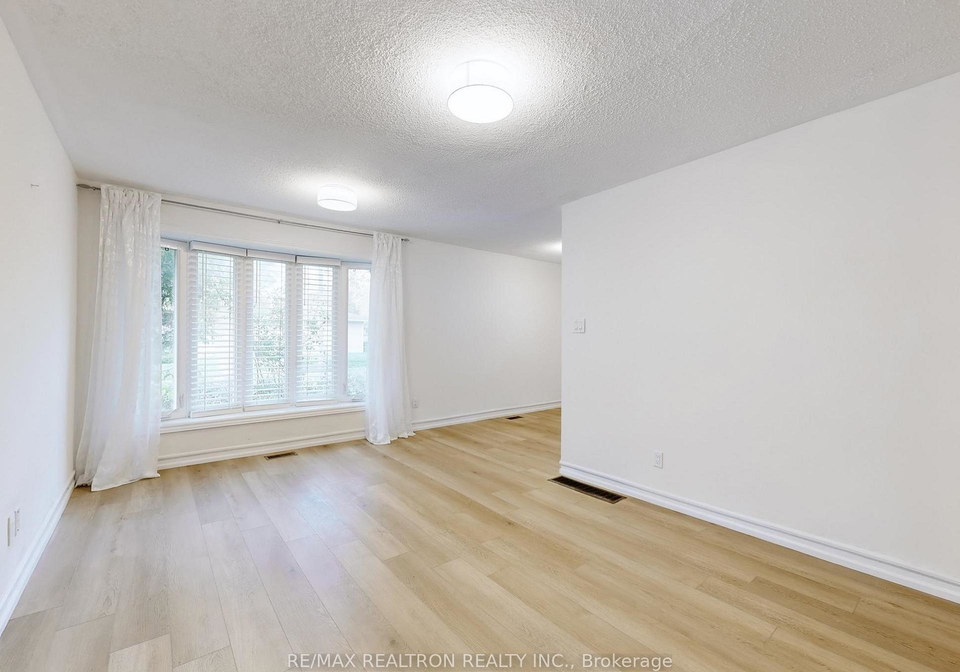 25-mid-pines-road-scarborough-ontario-e12989262