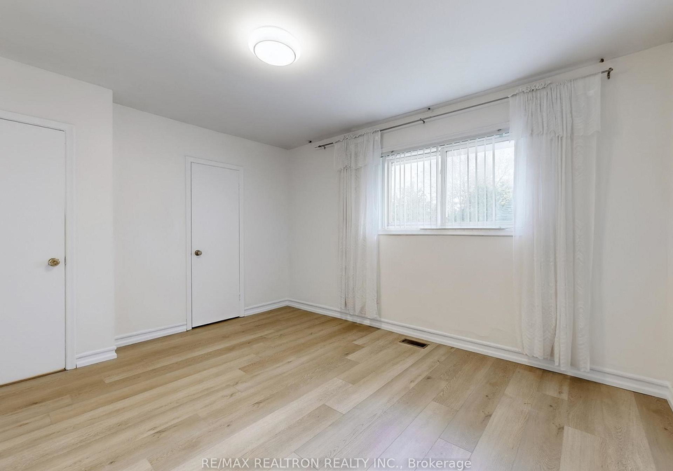 25-mid-pines-road-scarborough-ontario-e12989262