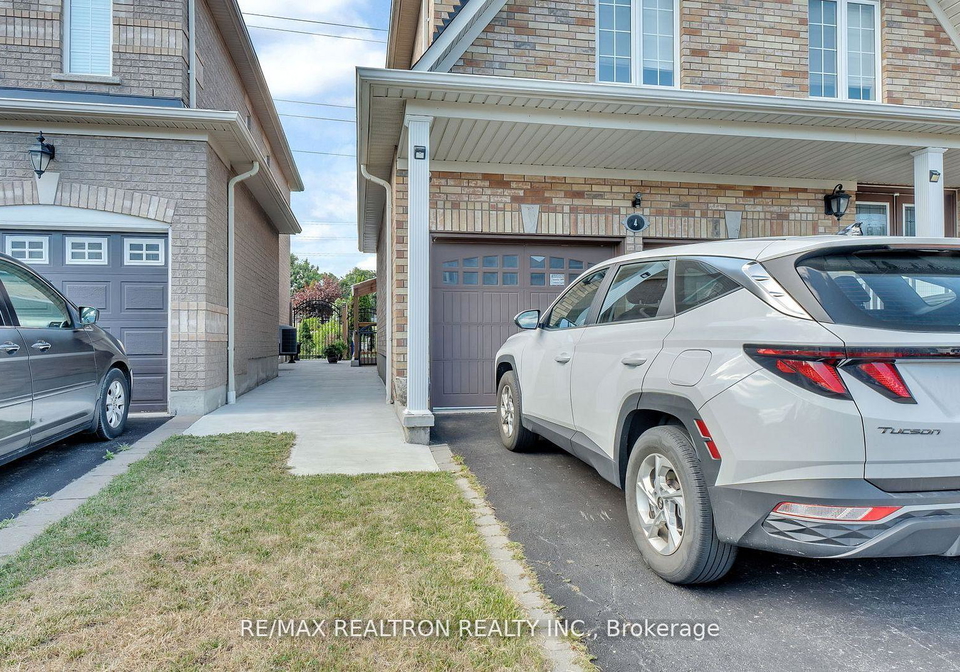 4-oceanpearl-crescent-whitby-ontario-e12989440