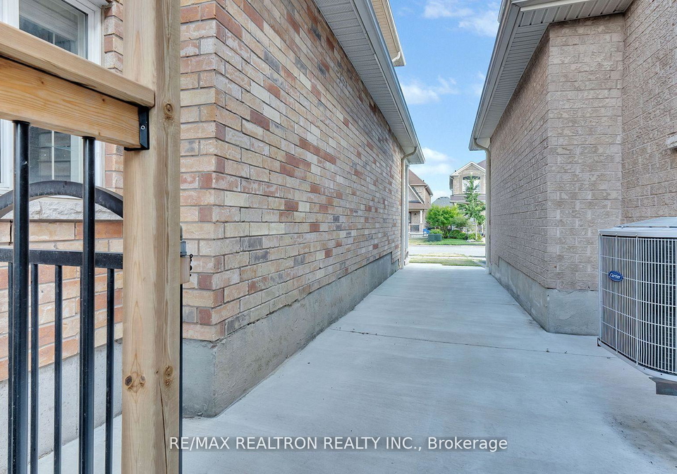 4-oceanpearl-crescent-whitby-ontario-e12989440