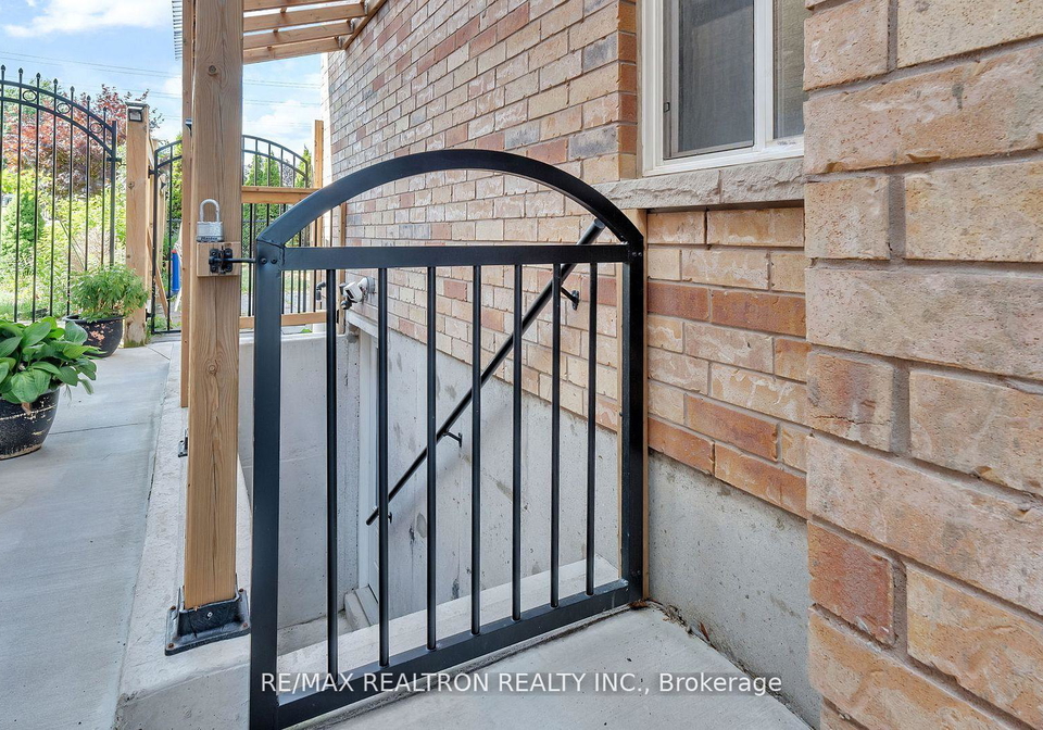 4-oceanpearl-crescent-whitby-ontario-e12989440