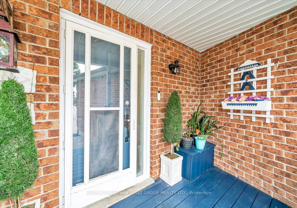 1138-tanzer-court-pickering-ontario-e12991432