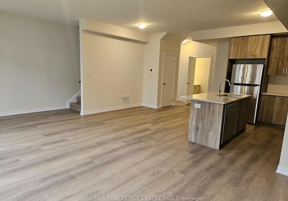22-ziibi-way-clarington-ontario-e12993572
