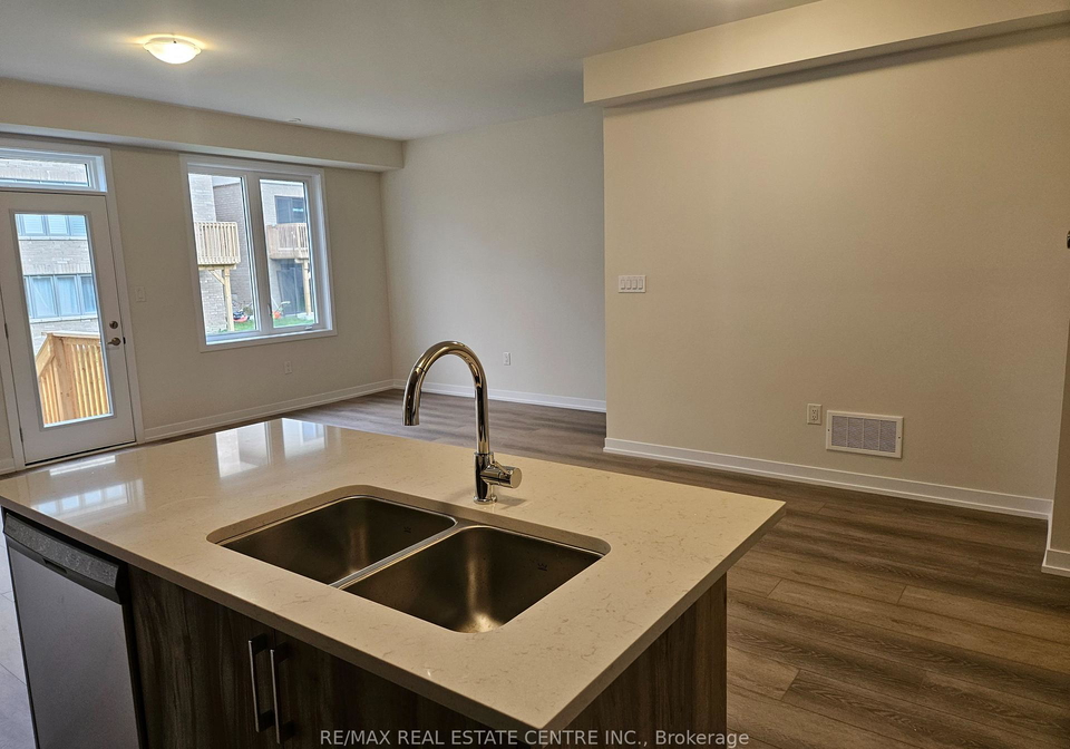 22-ziibi-way-clarington-ontario-e12993572
