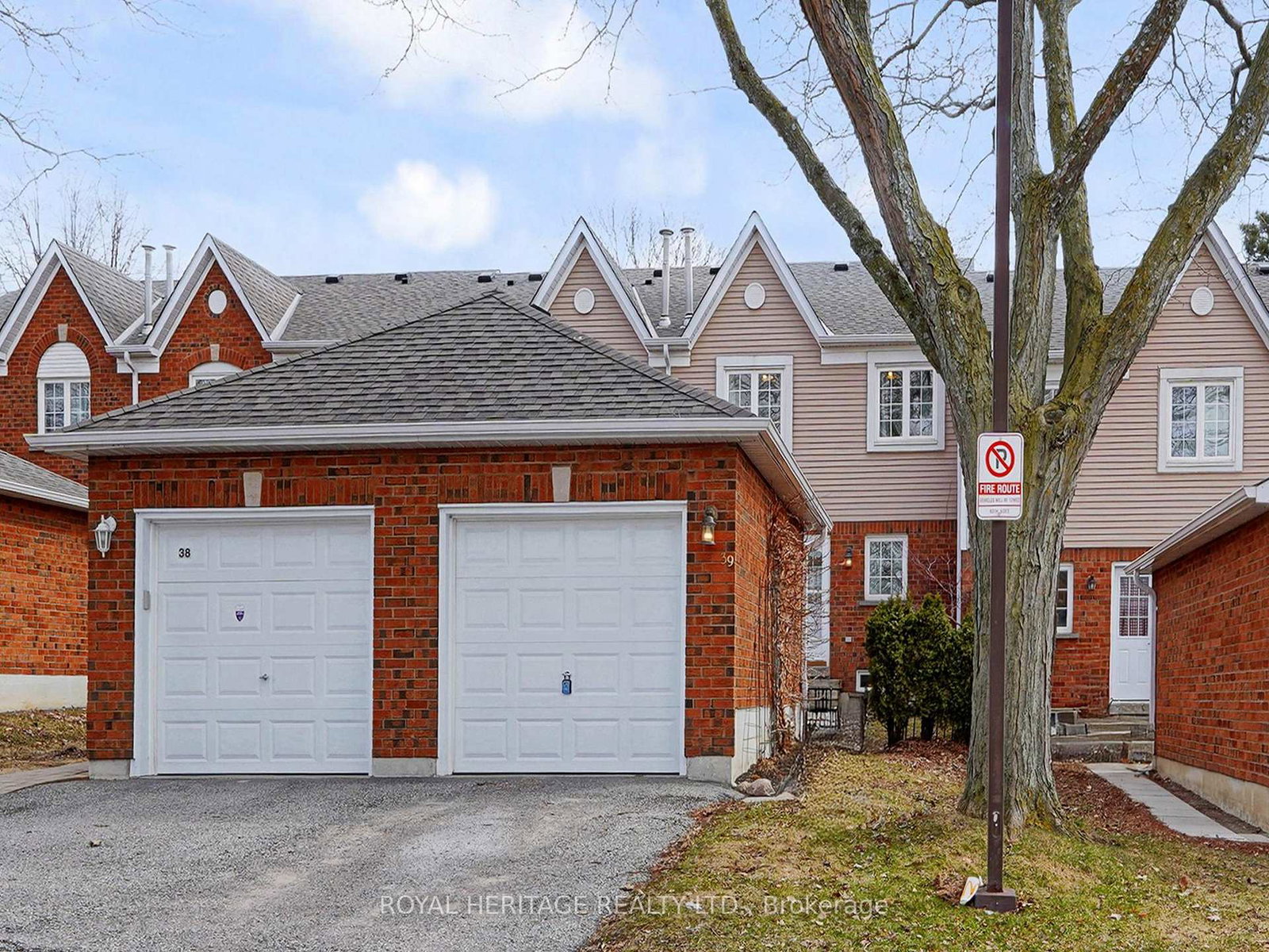 10-bassett-boulevard-whitby-ontario-e12995324