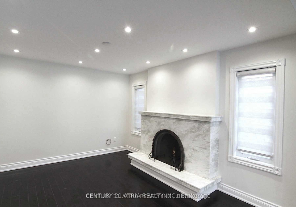 40-alanbull-square-scarborough-ontario-e12995494