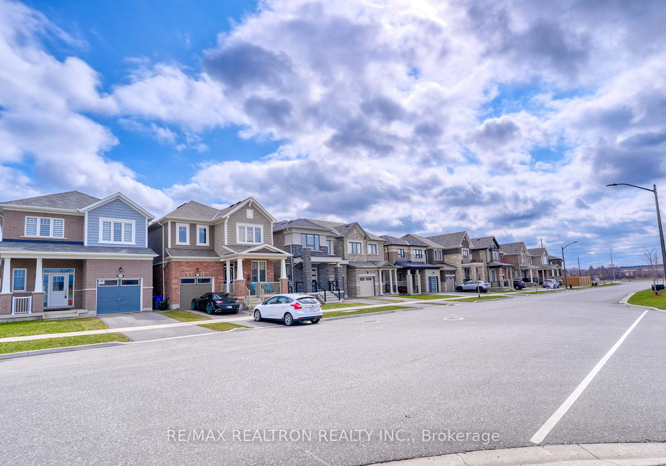39-cisco-drive-whitby-ontario-e12995764