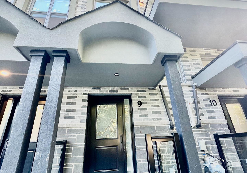 300-railway-engine-house-way-street-whitby-ontario-e12996150