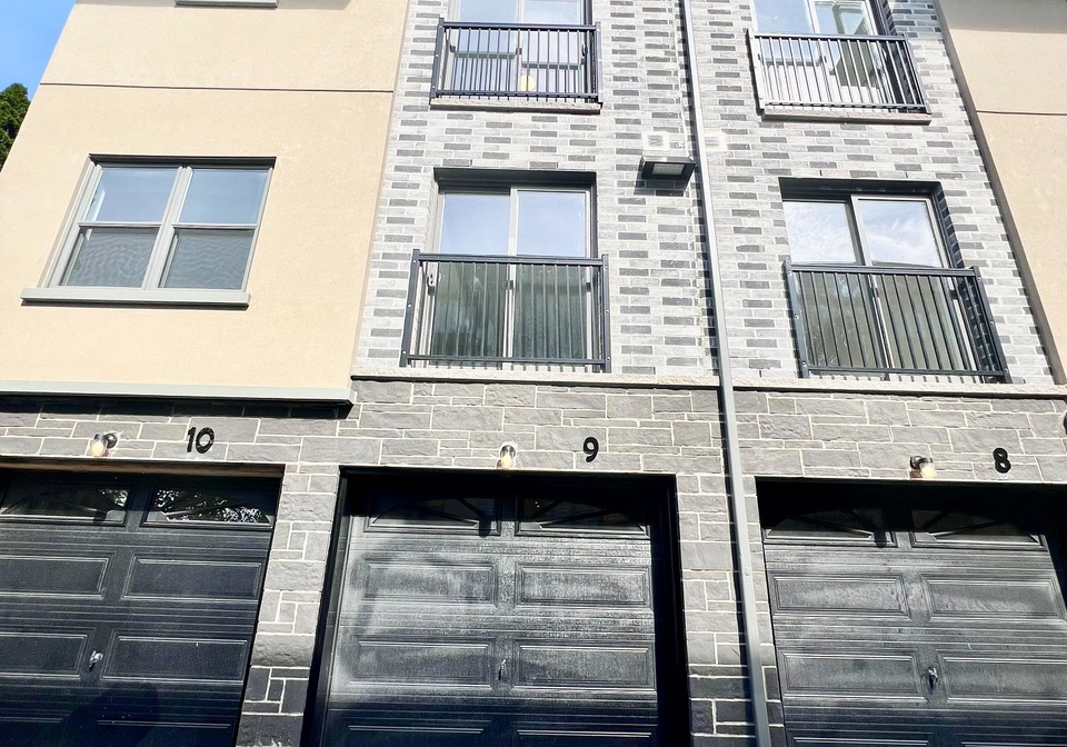 300-railway-engine-house-way-street-whitby-ontario-e12996150