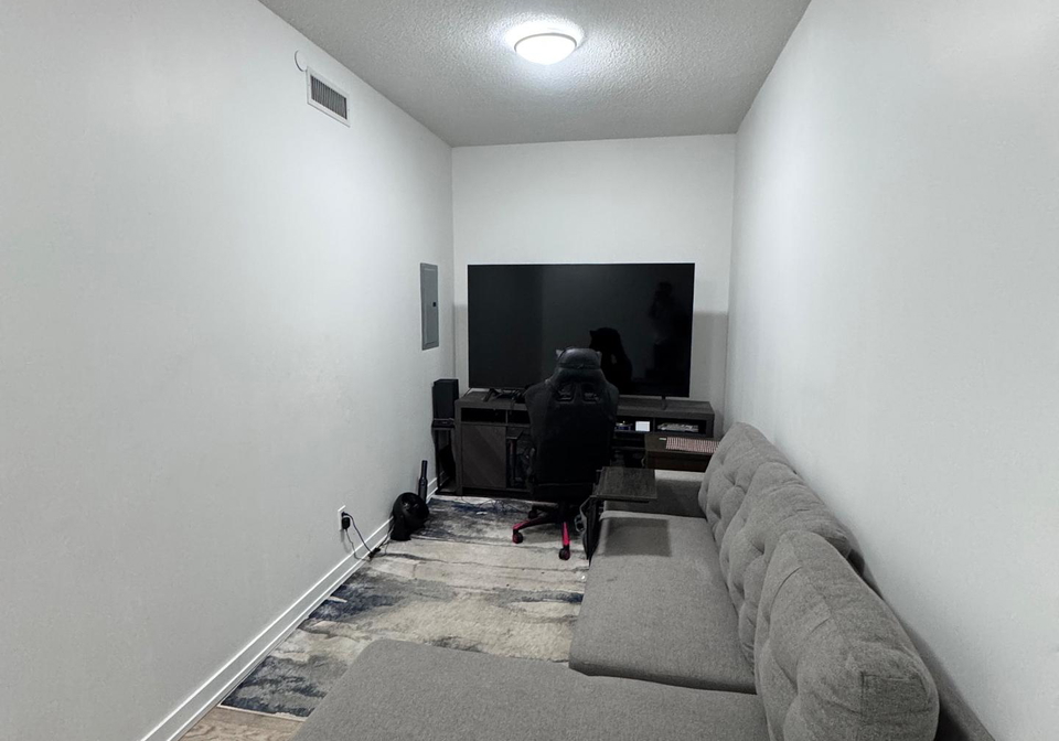 2055-danforth-avenue-toronto-ontario-e12998206