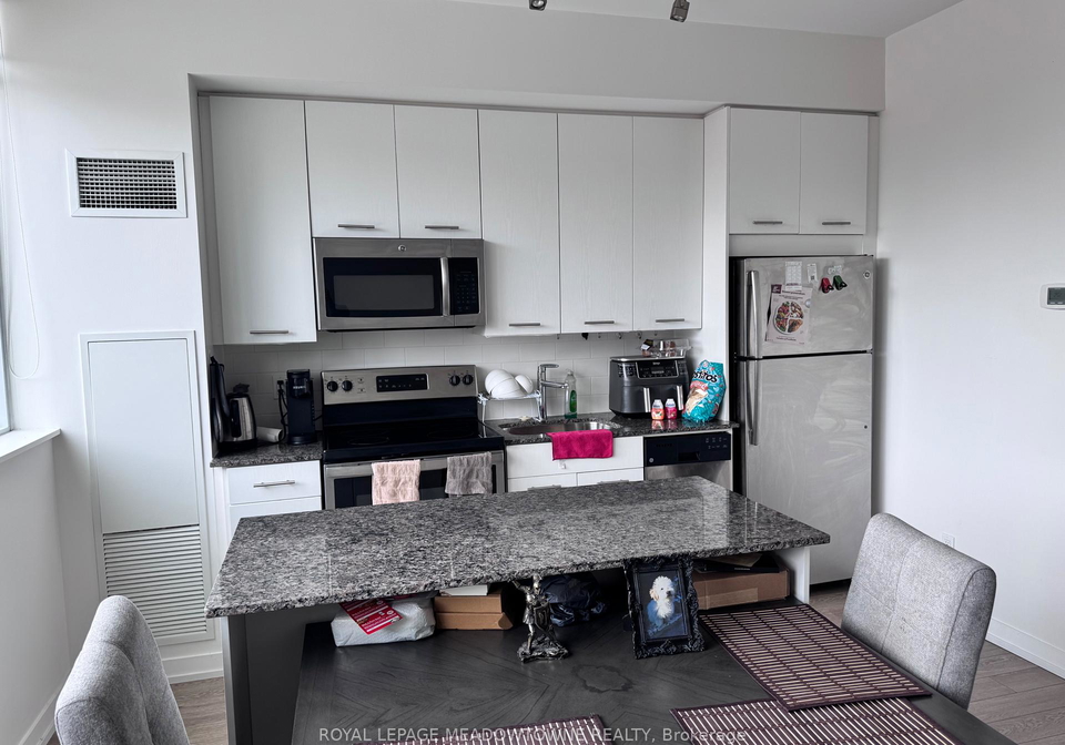 2055-danforth-avenue-toronto-ontario-e12998206